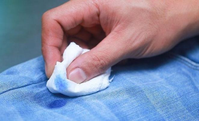 Как  эффективно удалять пятна с одежды